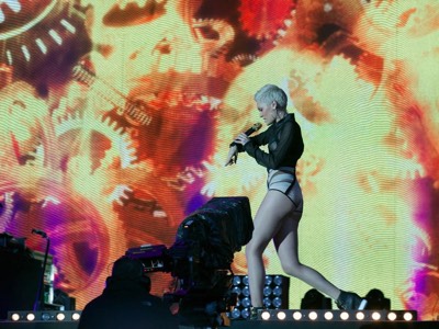  Jessie J and the Cameraman - S Hall 