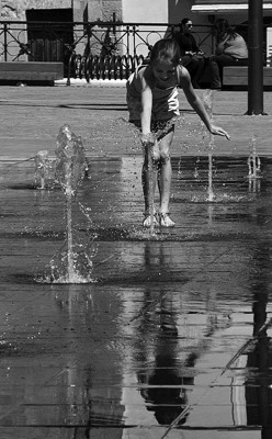 S Hall - 2nd Black & White Water Fountains at St George’s Square 
